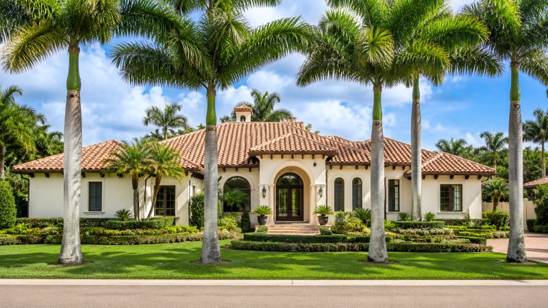 Single-Family Home in Fort Myers, Florida Single-family home in Fort Myers surrounded by tropical vegetation.